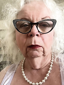 Samba dancer in Brazilian lingerie - 30 images