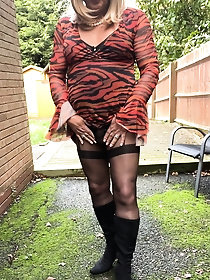 Lexieeloves has a very hard clit