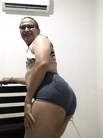 EmmaNatala is a sexy shemale.