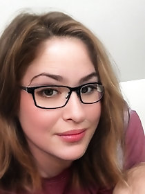 Sissy Camilla dressing up